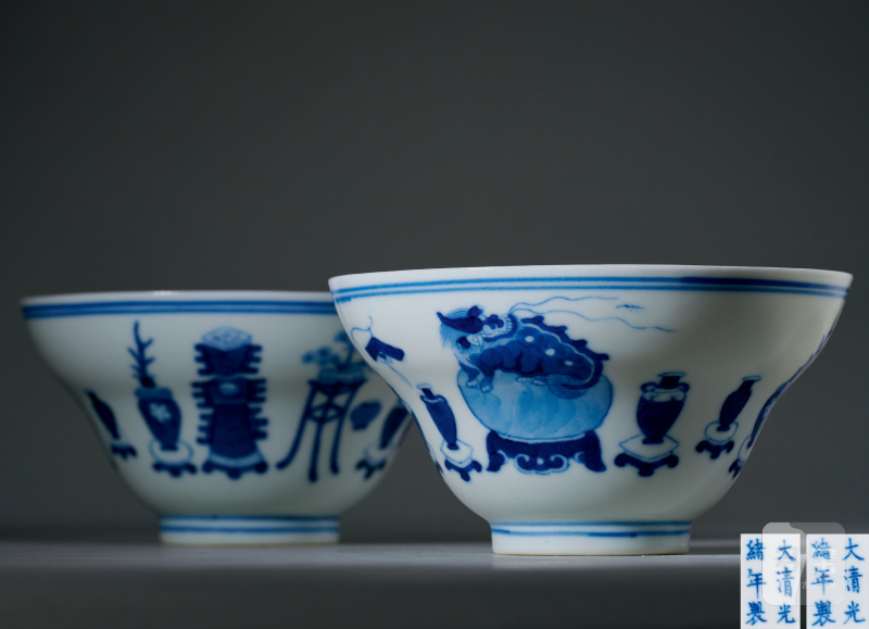清光绪 青花清供图折腰杯一对